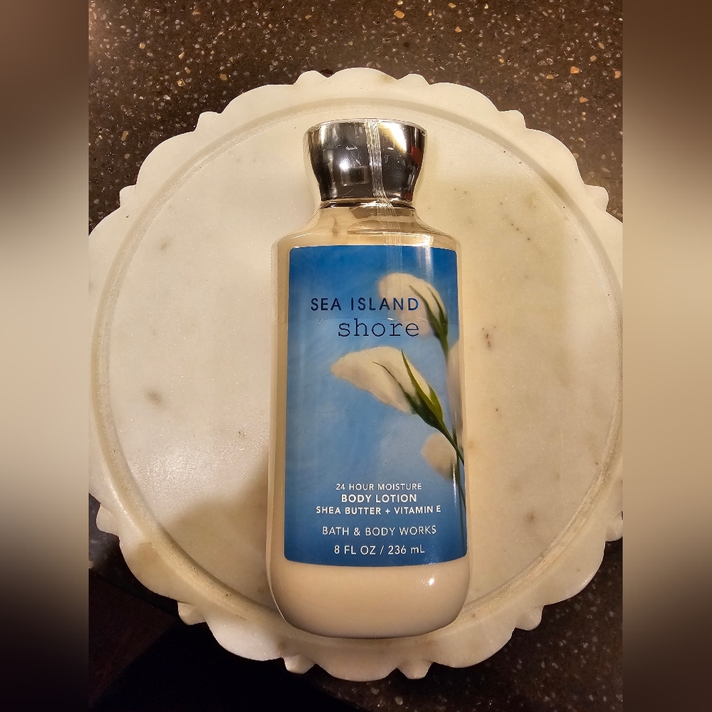 Bath & Body Works Sea Island Shore Lotion - Blue and White